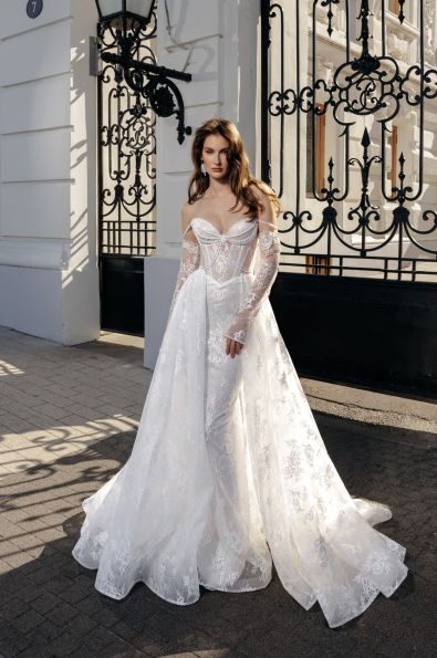 Rose с юбкой и рукавами