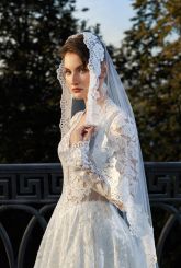 Lorenza с фатой